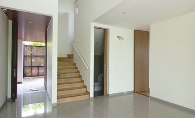 Rumah Style villa 4BR - 490SQM - 9,1 Milliar/Nego di Renon