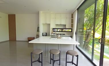 Rumah Style villa 4BR - 490SQM - 9,1 Milliar/Nego di Renon