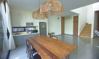 SHM 5,5 Milliar Rumah Style Villa di Renon dengan View Sawah