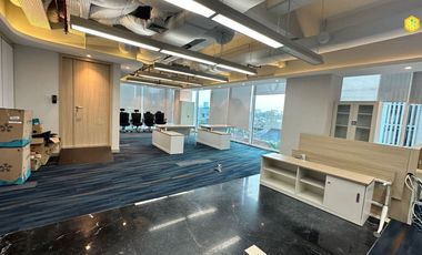 Sewa kantor Partisi 18 Parc place tower B