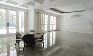 Disewakan Rumah American Style, Kolam Renang dan Asri di Kemang