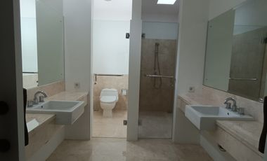 Disewakan Rumah American Style, Kolam Renang dan Asri di Kemang