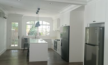 Disewakan Rumah American Style, Kolam Renang dan Asri di Kemang