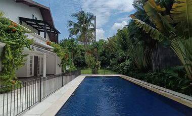 Disewakan Rumah American Style, Kolam Renang dan Asri di Kemang