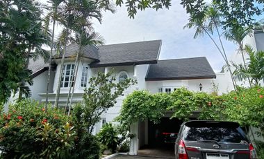 Disewakan Rumah American Style, Kolam Renang dan Asri di Kemang