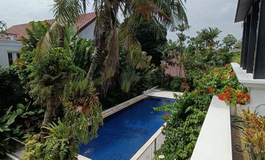 Disewakan Rumah American Style, Kolam Renang dan Asri di Kemang