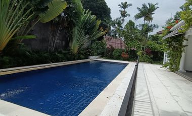 Disewakan Rumah American Style, Kolam Renang dan Asri di Kemang