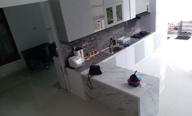 Rumah mewah 1,5 lantai plus furnish dekat hotel alila pajang Laweyan