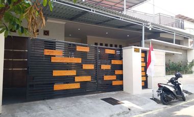 Rumah mewah 1,5 lantai plus furnish dekat hotel alila pajang Laweyan
