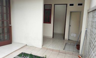 Disewakan Rumah 2 Lantai di Taman Kyoto Karawaci By Rumah Chinida