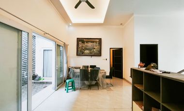 Rumah SHM Luas dekat Gerbang Tol Jati Warna Siap KPR J-33942