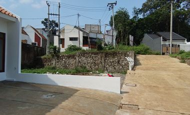Rumah datar pinggir jalan desa
