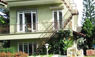Villa Terawat Di Komplek Villa Lembang Asri