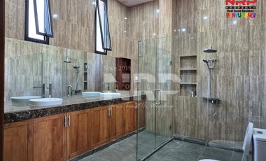 Dijual Vila & Resto Exclusive dengan View Sawah dan Sungai di BWI