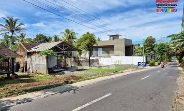 Dijual Vila & Resto Exclusive dengan View Sawah dan Sungai di BWI