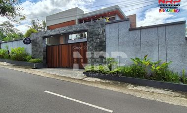 Dijual Vila & Resto Exclusive dengan View Sawah dan Sungai di BWI