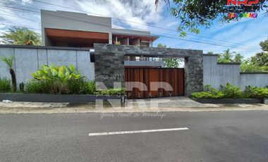 Dijual Vila & Resto Exclusive dengan View Sawah dan Sungai di BWI