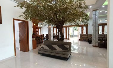 Rumah luas 777m private pool & full furnished dekat bandara S