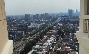 Disewakan Apartemen Penthouse dengan Loft Kedoya Elok, Jakarta Barat