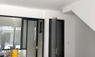 DISEWA RUMAH MILENIAL EXTENSION PIK 2 4.5x10 KOSONGAN BAGUS SIAP HUNI