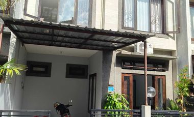 FOR RENT RUMAH MINIMALIS 2LT FURNISHED LOKASI STARTEGIS RENON