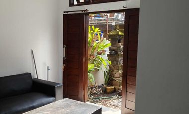 FOR RENT RUMAH MINIMALIS 2LT FURNISHED LOKASI STARTEGIS RENON