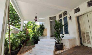 Dijual Rumah Asri - HOEK Di Cinere   2 lantai