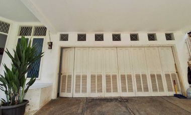 Dijual Rumah Asri - HOEK Di Cinere   2 lantai