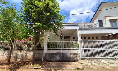 Dijual Rumah Asri - HOEK Di Cinere   2 lantai