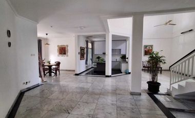 Dijual Rumah Asri - HOEK Di Cinere   2 lantai