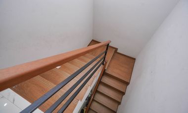 Rumah 2 Lantai Dekat Stasiun Cikarang Bebas Banjir Siap Huni J-24547