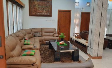 rumah mewah bonus furnish plus kolam renang