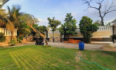 rumah mewah bonus furnish plus kolam renang