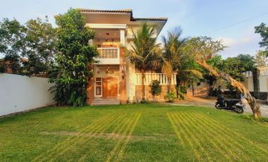 rumah mewah bonus furnish plus kolam renang