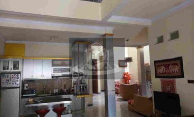 DIJUAL RUMAH MURAH HITUNG TANAH ADA KOLAM RENANG DI CONDET