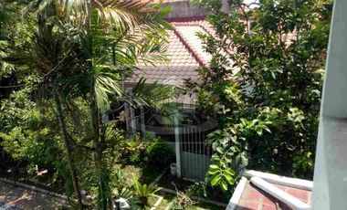 DIJUAL RUMAH MURAH HITUNG TANAH ADA KOLAM RENANG DI CONDET