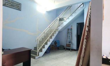 Rumah Modern 2lt Hook di Mojopurno