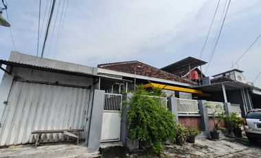 Rumah Modern 2lt Hook di Mojopurno