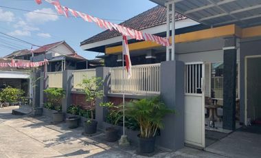 Rumah Modern 2lt Hook di Mojopurno