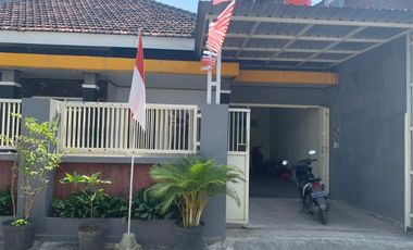 Rumah Modern 2lt Hook di Mojopurno