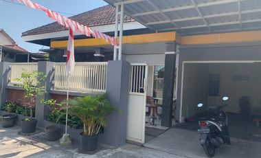 Rumah Modern 2lt Hook di Mojopurno