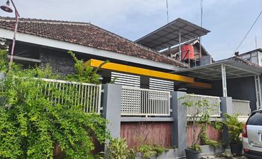 Rumah Modern 2lt Hook di Mojopurno