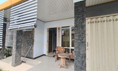 Rumah Modern 2lt Hook di Mojopurno