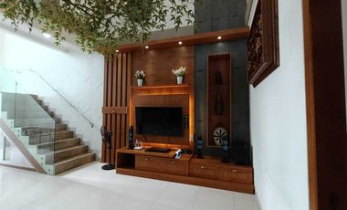 Rumah Mewah Luas Asri Ada Kolam Renang Furnished Siap Huni