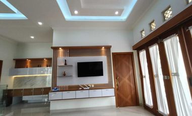 Rumah Mewah Luas Asri Ada Kolam Renang Furnished Siap Huni