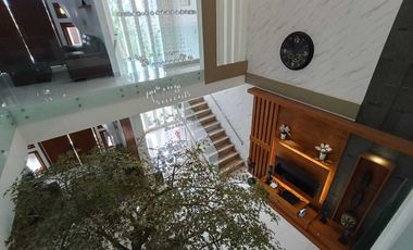 Rumah Mewah Luas Asri Ada Kolam Renang Furnished Siap Huni