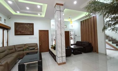 Rumah Mewah Luas Asri Ada Kolam Renang Furnished Siap Huni