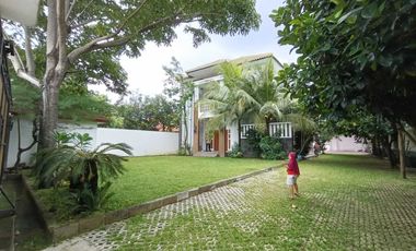 Rumah Mewah Luas Asri Ada Kolam Renang Furnished Siap Huni