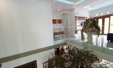 Rumah Mewah Luas Asri Ada Kolam Renang Furnished Siap Huni
