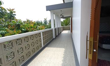 Rumah Mewah Luas Asri Ada Kolam Renang Furnished Siap Huni